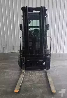 Montacargas GLP 2018  Toyota 8FGU25 (3)