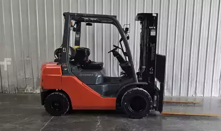 Propane Forklifts 2016  Toyota 8FGU25 (1)