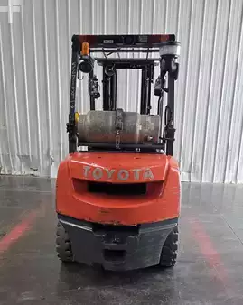 Propane Forklifts 2016  Toyota 8FGU25 (2)