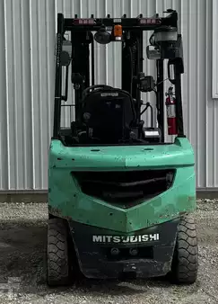 Montacargas diésel 2017  Mitsubishi FD25N (2)