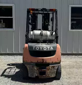 Propane Forklifts 2017  Toyota 8FGU25 (2)