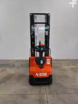 Stoccatori uomo a piedi 2025  Toyota SWE 140 (2)
