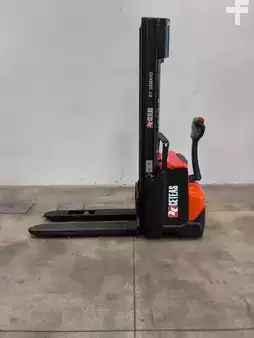Stoccatori uomo a piedi 2025  Toyota SWE 140 (3)