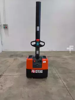 Stoccatori uomo a piedi 2026  Toyota HWE 100 (2)