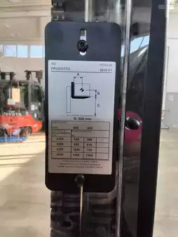 Stoccatori uomo a piedi 2026  Toyota SWE 140 (5)