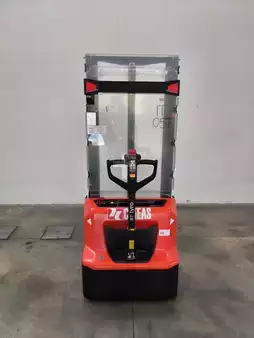 Stoccatori uomo a piedi 2025  Toyota SHE 100 (1)
