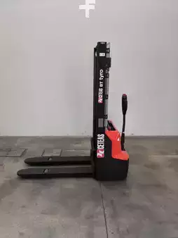 Stoccatori uomo a piedi 2025  Toyota SHE 100 (3)