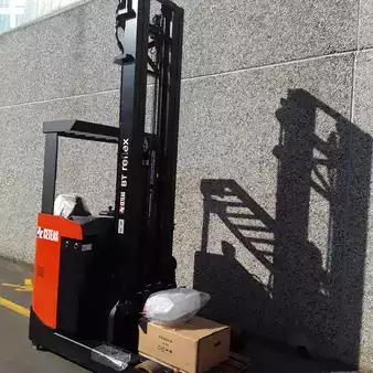 Carrelli retrattili 2021  Toyota RRE140B (1)