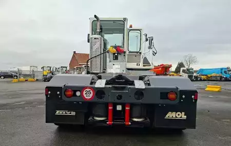 terminal traktor 2026  MOL YM185 (3)
