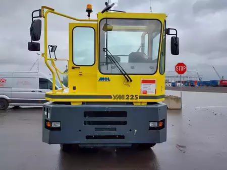Terminálový traktor 2021  MOL YM225 (2)