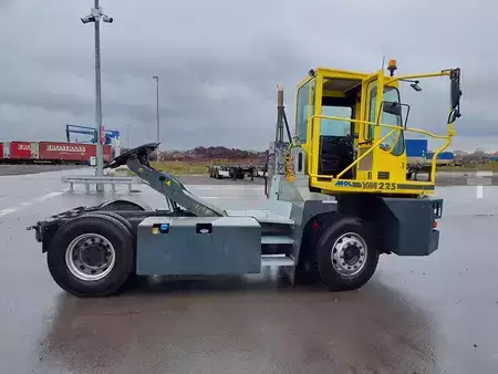 Terminálový traktor 2021  MOL YM225 (3)