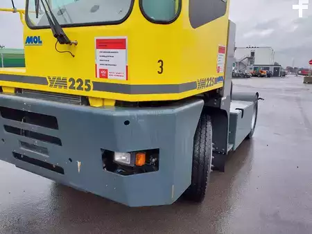 Terminálový traktor 2021  MOL YM225 (4)