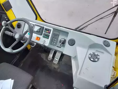 Terminálový traktor 2021  MOL YM225 (5)