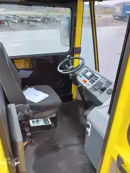 Terminálový traktor 2021  MOL YM225 (6)