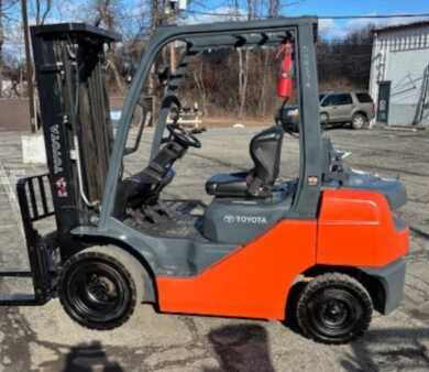 Propane Forklifts - Toyota DYN234 (1)