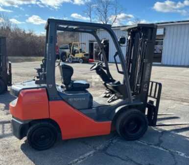 Propane Forklifts - Toyota DYN234 (2)
