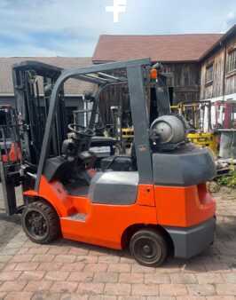 Propane Forklifts - Toyota 7FGCU30 (1)