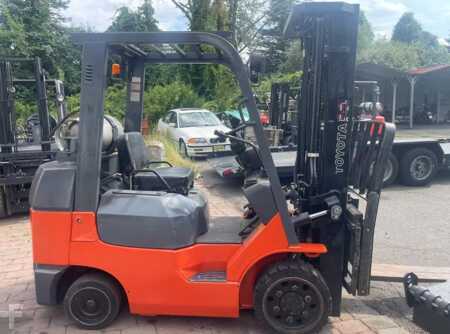 Propane Forklifts - Toyota 7FGCU30 (2)