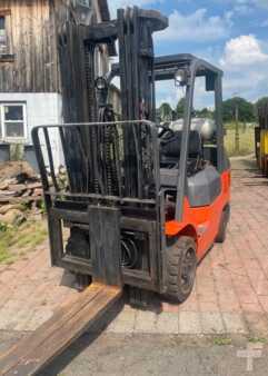 Propane Forklifts - Toyota 7FGCU30 (3)
