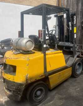 Propane Forklifts - Yale GLP060 (1)
