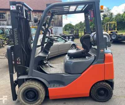 Container Handlers - Toyota 8FGU15 (1)