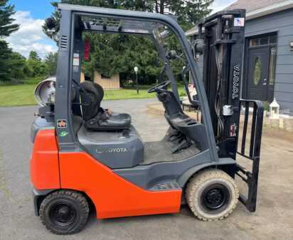 Container Handlers - Toyota 8FGU15 (2)