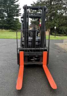 Propane Forklifts - Toyota  8FGCU25 (2)