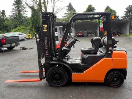 Propane Forklifts - Toyota  8FGCU25 (3)