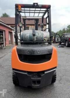 Propane Forklifts - Toyota  8FGCU25 (4)