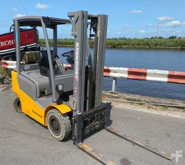 LPG Forklifts 2021  Jungheinrich TFG316 (2)