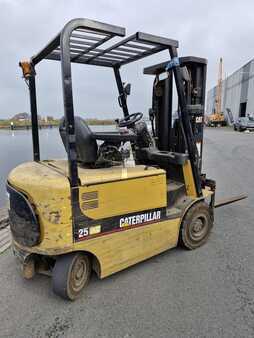 4-wiel elektrische heftrucks - CAT Lift Trucks EP25K-PAC (1)