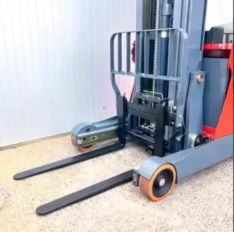 Reachstacker  MIMA MFZ1675 (2)