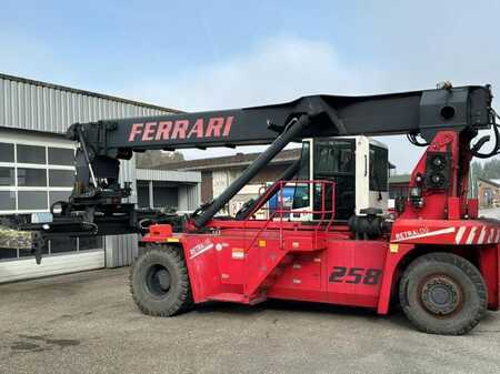 Reachstacker 2013  CVS Ferrari F258.6 (1)