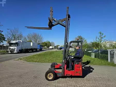Chariots élévateurs transportables 2013  Moffett M4-25.4 (1)