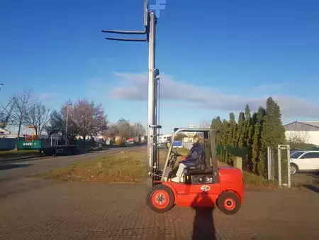 Montacargas Eléctrico (4 ruedas) 2021  EP Equipment EFL302 (3)