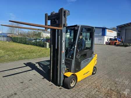 4 Wheels 2012  Jungheinrich EFG320 (2)