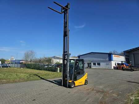 4 Wheels 2012  Jungheinrich EFG320 (3)