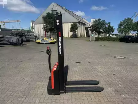 Apilador eléctrico 2021  EP Equipment ESL122 (1)