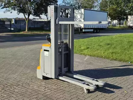 Pallet Stackers 2020  Jungheinrich EJC214 (3)