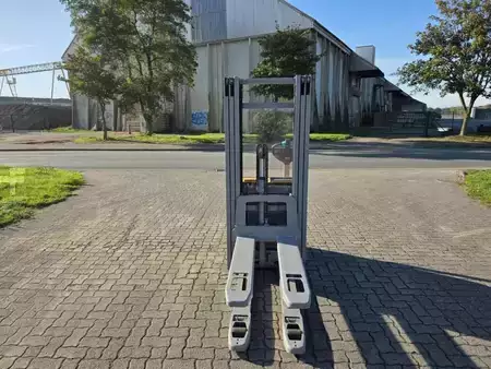 Pallet Stackers 2020  Jungheinrich EJC214 (6)