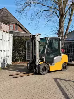Gázüzemű targoncák 2019  Jungheinrich TFG 425 (1)