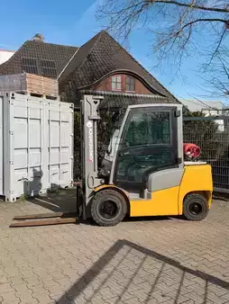 Gázüzemű targoncák 2019  Jungheinrich TFG 425 (2)