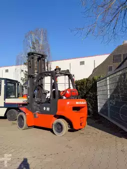 Gázüzemű targoncák 2004  Nissan UGD-02-A-30-PQ (3)