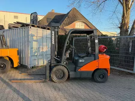LPG Forklifts 2019  Doosan G 30 (2)