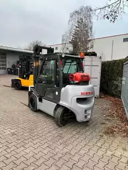 Gázüzemű targoncák 2006  Nissan UGD02A32PQ (3)