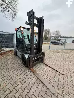 Gázüzemű targoncák 2006  Nissan UGD02A32PQ (5)