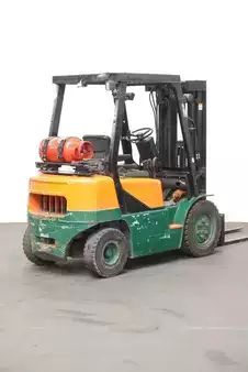 Treibgasstapler 2002  Daewoo G25B (2)
