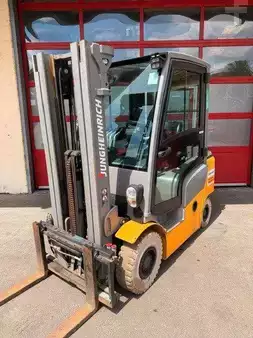 Dieselstapler 2018  Jungheinrich DFG 320 (1)