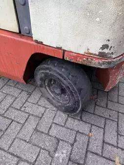 Carrelli elevatori diesel 2000  Nissan FJ02A25U (10)