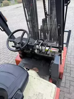 Carrelli elevatori diesel 2000  Nissan FJ02A25U (11)